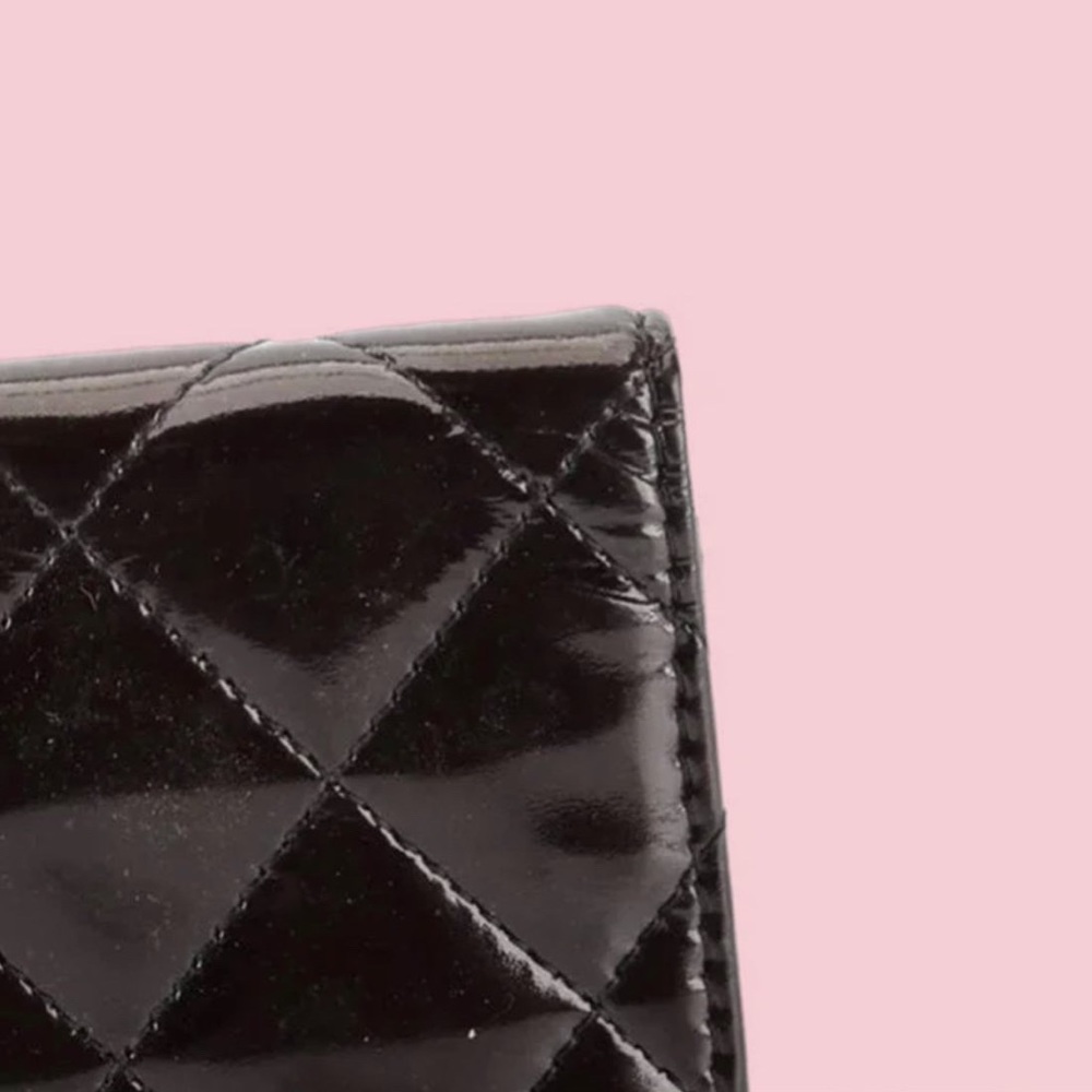Chanel CC Yen Wallet in Quilted Patent Leather - Picture 11 of 12